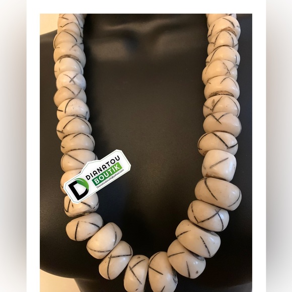 Handmade Jewelry - (1) Large Full Strand Vintage Bone Beads Necklace
